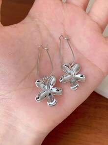 1 Pair Minimalist Floral Brooch Earrings, Fashionable 3D Elegant Earrings Suitable For Women's Daily Wear