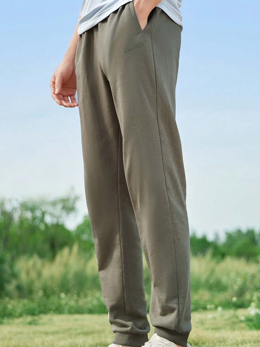 CAMEL CROWN 男士休闲运动裤，轻盈宽松直筒透气跑步裤，适合春秋季穿着 - 卡其綠 - 查看 1