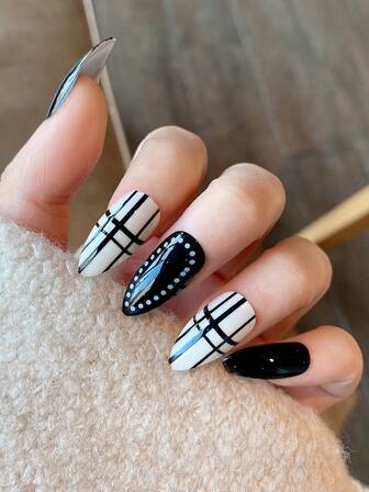 Upgrade Your Look Now -24 Pieces Of Short Pointed Black And White Grid French Nail Art With Fashionable Y2K Style All Inclusive Fake Nails For Women And Girls, With 1 Piece Of Jelly Glue And 1 File Of Jelly Glue As A Gift