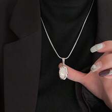 1pc Minimalist Asymmetrical Pendant Necklace For Women, Simple Monochrome Non-Fading Snake Bone Chain, Suitable For Couples, Sweater Chain Accessories