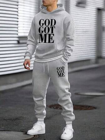 印花图案加厚灰色撞色长袖连帽衫，带口袋，搭配抽绳运动裤。这套休闲运动套装适合休闲、运动、街头、户外、健身和居家日常穿着。男女皆宜。