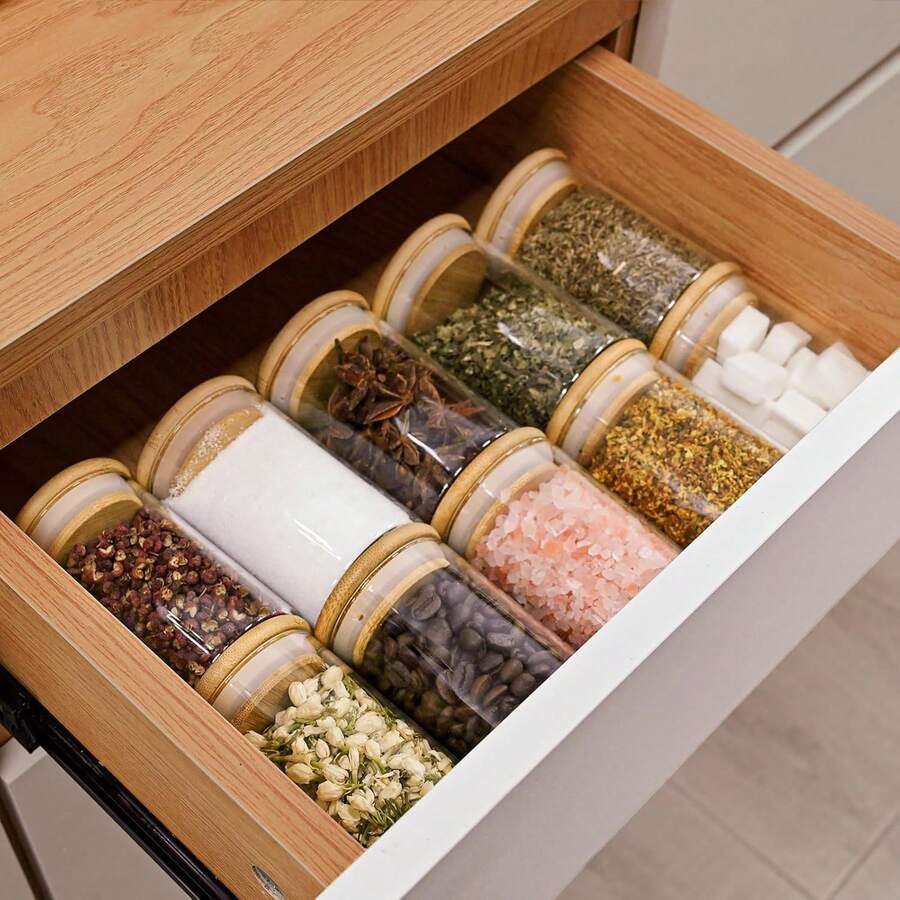 Conjunto de 12 peças, mini potes herméticos de vidro, recipientes de armazenamento de vidro para cozinha, potes de vidro para especiarias com tampas de bambu, potes de vidro de 100 ml/200 ml/300 ml, recipientes para armazenamento de alimentos e grãos, inclui etiquetas adesivas e marcador branco, adequado para cozinha doméstica, especiarias, açúcar, chá, café, farinha, ervas, grãos, ideal para decoração de bancadas de cozinha, presentes de casamento e feriados
