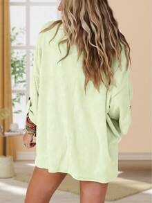 大码女式纯色口袋宽松V领T恤，休闲春季款 - 綠色 - 查看 4