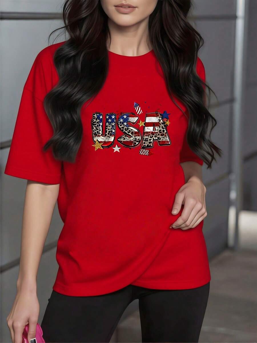 Printed With USA Letters That Combine The Flag And Animal Print Symbolizing Pride, Freedom, And Feminine Energy On A Durable, Comfortable, And Modern 100% Cotton Women's T-Shirt. - 紅色 - 查看 1