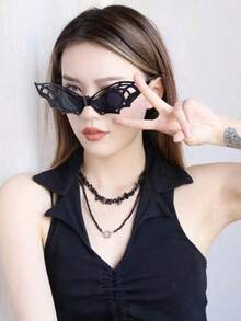 1pc Unique Bat-Shaped Masquerade Glasses, Halloween Party Prop, Photography Prop, Party Decor, Novelty Halloween Best Gift - Black - View 3