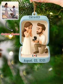 Premier ornement de Noël fiancé : figurine photo de proposition personnalisée, souvenir en acrylique. Idée si vous cherchez un cadeau d'anniversaire, un cadeau de pendaison de crémaillère, un cadeau de fête, un cadeau pour la fête des mères/des pères/Noël pour votre famille ou vos amis.