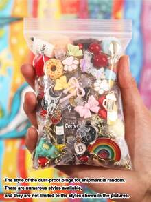10/15/20/25/30/40/50 piezas Estilo aleatorio Tapón de polvo de resina mixta (estilo no repetitivo), accesorios decorativos colgantes lindos y creativos de moda para teléfonos inteligentes