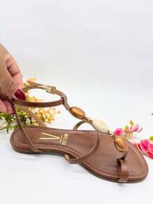 Sandália Rasteira Vizzano Feminino Adorno Pedraria Calf Confortável - Mocca - Visão 2