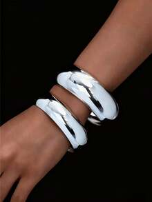 2pcs Fashionable Exaggerated Metal Pattern Bangle Bracelets, Suitable As Gifts For Friends