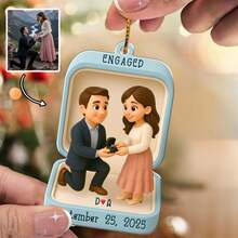 Premier ornement de Noël fiancé : figurine photo de proposition personnalisée, souvenir en acrylique. Idée si vous cherchez un cadeau d'anniversaire, un cadeau de pendaison de crémaillère, un cadeau de fête, un cadeau pour la fête des mères/des pères/Noël pour votre famille ou vos amis.