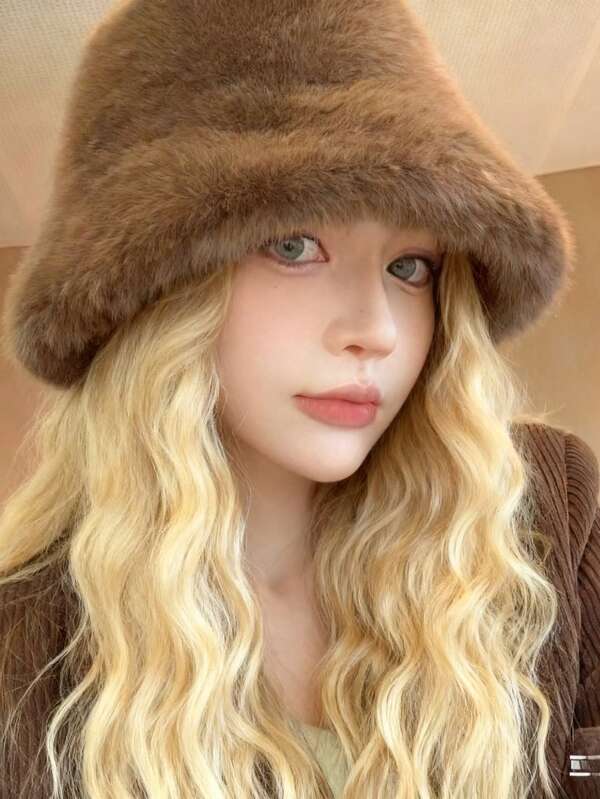 Ein warmer, windabweisender, süßer und flauschiger zylindrischer gestrickter Hut, geeignet für Winteroutdoor-Weihnachtsfeiern und Skiausflüge für Teenager-Studenten und Damen