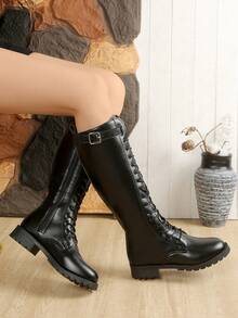 بوت ركوب طويلة حتى الركبة للنساء، بسُمك في الأساس وبأربطة، لون أسود