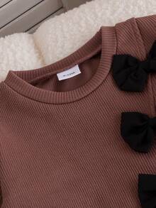 2 件装女婴休闲可爱棕色长袖圆领运动衫，带黑色蝴蝶结装饰，搭配黑色喇叭裤，适合日常、户外、通勤、学校、度假、派对 - 棕色 - 查看 3