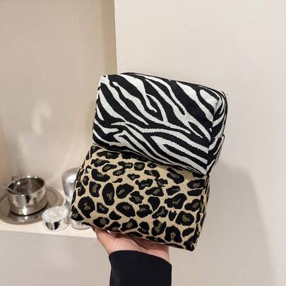 Bolsa de maquiagem com estampa de leopardo, bolsa portátil de grande capacidade para armazenamento de produtos de beleza, itens essenciais de viagem e acessórios para um glamour em qualquer lugar