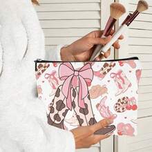 Botas y sombrero de vaquero rosa y bolsa de maquillaje con estampado de lazo y cremallera, bolsa de cosméticos y bolsa de aseo - Bolsa de medicina reutilizable de estilo vaquero occidental, bolsa de almacenamiento de estética universitaria para bolígrafos, bolsa de viaje y maquillaje - Para la escuela, la decoración del hogar de verano, la bolsa de aperitivos de 9 "x 6" Bolsa de maquillaje, neceser, bolsa de cosméticos, bolsa de lavado, artículos esenciales de viaje, artículos esenciales de vacaciones para hombres y mujeres