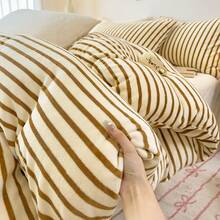 1 Set Autunno/Inverno Copripiumino in Velluto di Latte a Righe 3 Pezzi (1 Copripiumino + 2 Federe, Piumino e Cuscini Non Inclusi), Design Semplice, Spesso e Caldo, Lavabile in Lavatrice, 180gsm, Angoli Sagomati, Misura Singola/Matrimoniale