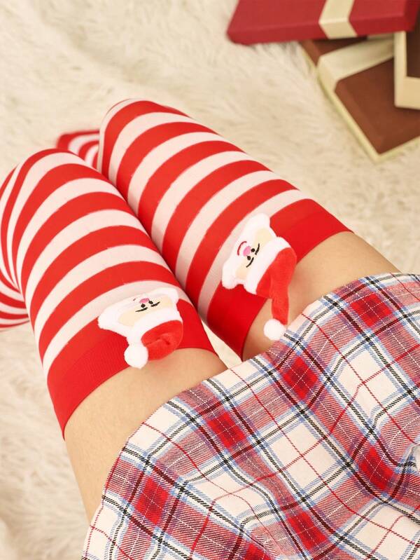 زوج من جوارب طويلة فوق الركبة للنساء بخطوط حمراء وبيضاء بشكل دمية سانتا كلوز، مناسبة لزي عيد الميلاد والتنكر والحفلات