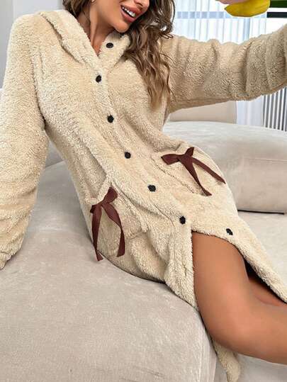 女士秋冬法兰绒蓬松睡袍，保暖珊瑚绒宽松舒适睡衣，适合室内外穿着，舒适保暖。