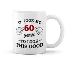 Regalos de cumpleaños 60 para hombres y mujeres, taza de cumpleaños para personas de 60 años, "Me tomó 70 años lucir así de bien" taza - Taza cerámica de 11 onzas apta para lavavajillas - Para su día especial