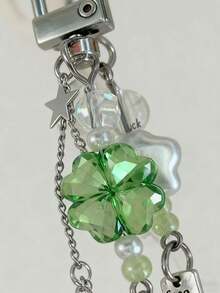 波西米亚风四叶草钥匙扣/手机挂绳 – 现代手工串珠幸运符挂绳，饰有金属星星，简约美学配饰，适用于包包、手机和汽车，送给朋友、情侣的礼物，日常百搭（款式随机）