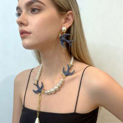 1pc Vintage Palace Style Beaded Necklace, Suitable For 10 Occasions Faux Pearl & Enamel Swallow Pendant Necklace Accessory