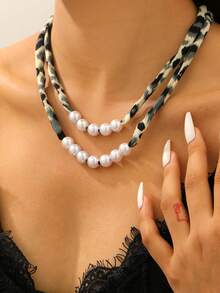 1pc Elegant Leopard Print Scarf With Faux Pearl Beaded Necklace, Women Necklace, Suitable For Daily, Festival, Party Wear In Autumn/Winter, Gift For Friends And Family, Women Jewelry