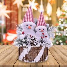 Figuras navideñas de muñecos de nieve de espuma en un tronco de árbol. Adorno de mesa ideal para decorar estantes y mesas. - Rosa - Ver 5