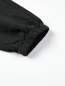 Completo da uomo per esterni, top con design a contrasto di colore per moda, cappuccio aggiunge un tocco casual; pantaloni con tasche multiple per praticità, orlo alla caviglia per un aspetto ordinato. Indossabilità complessivamente comoda, adatta per pendolarismo quotidiano o attività all'aperto leggere, per ottenere facilmente uno stile sportivo - Verde militare - Visualizzare 4