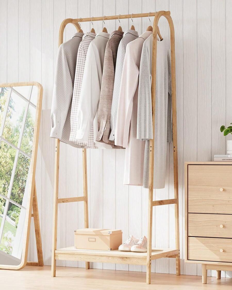 Perchero de bambú, perchero independiente con estante de almacenamiento y barra para colgar, organizador de ropa de madera que ahorra espacio para entrada, dormitorio y sala de estar (Burlywood) - color de la madera - Ver 1
