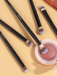 MAANGE 5/7件套专业合成纤维眼部化妆刷套装，包括眼影刷、晕染刷、眼线刷等。柔软舒适，上妆效果极佳，长柄设计，适合居家旅行，是理想的化妆工具套装，也是馈赠亲友的佳品。 - 黑色 - 查看 6