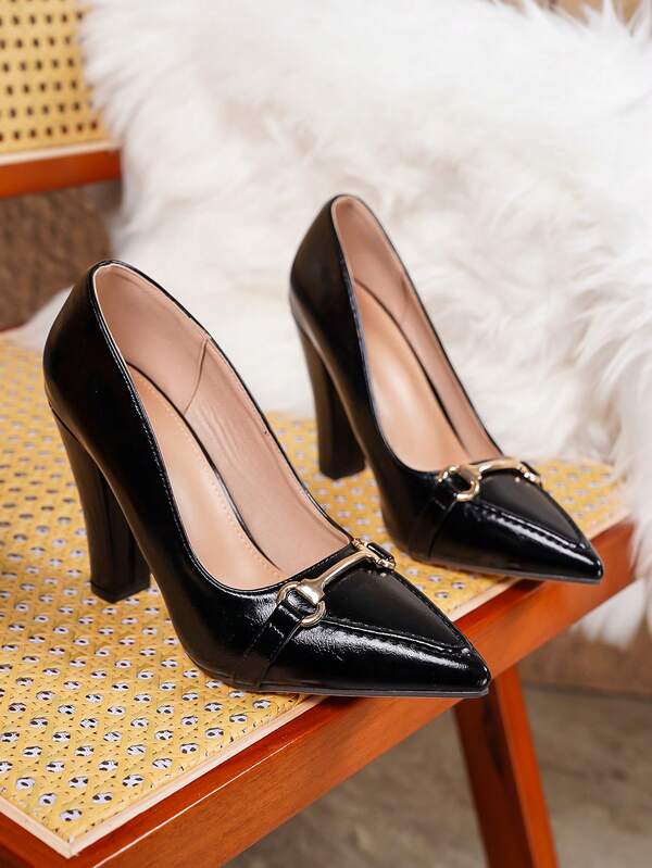 2025 Europäische Mode Neue Damenschuhe: Klassische schwarze Lackleder Spitzschuh High Heels, elegant für Pendeln/formelle Anlässe, vielseitiger französischer Retro-Stil