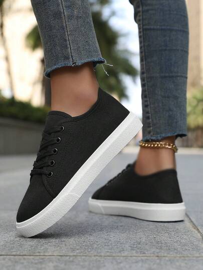 女式厚底帆布鞋 - 厚底一脚蹬运动鞋，带缓冲舒适感，适合休闲穿着。