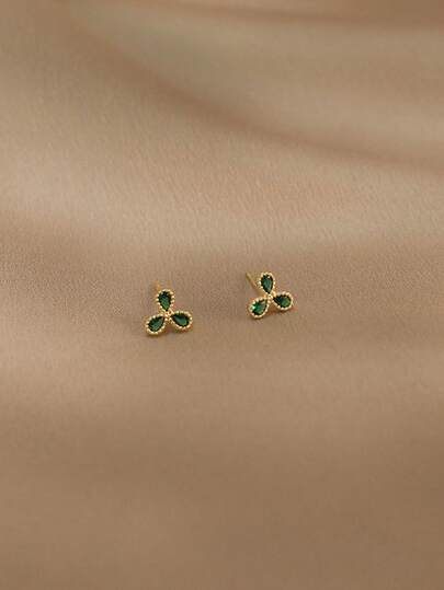 1 Pair Of Mini Lucky Grass Emerald Earrings - Fashionable Versatile Simple And Compact Three Leaf Earrings | Women's Fashionable Jewelry - A Symbol Of Fashionable Women | Suitable For Banquets, Parties, Daily Dates, Commuting Wear