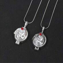Collier pendentif inspiré de Vampire Diaries vintage avec accent de pierre rouge - Chaîne de clavicule en alliage pour Halloween, toutes les saisons, port quotidien et fêtes - Pas de mosaïque, accessoire de bijouterie non plaqué, Collier de style vintage Katharine le vampire