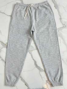 Calça de Moletom Feminina Plus Size Jogger Tecido Flanelado Quentinho Peluciado com Bolso | Calça de tamanho grande para mulher - Cinza - Visão 4