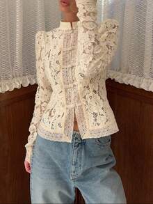 大码女士优雅衬衫，宽松版型，单排扣设计，镂空花卉蕾丝，杏色优雅女士衬衫