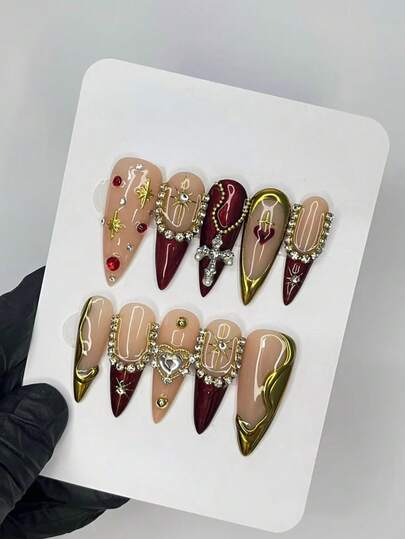 10 Stück Weihnachts-Aufklebe-Nägel, handgefertigte Acryl-Fake-Nägel, lange mandelförmige Spitzen, glänzende rote 3D-Kunstdesigns: Französischer Stil Strass, verchromtes Kreuz, Kristall-Liebe & goldene Lacklinien, abnehmbare & wiederverwendbare Nagelset, geeignet für modisches Tragen von Mädchen und Frauen, Party, Weihnachten und Valentinstag Nageldekoration, Geschenke für weibliche Freunde