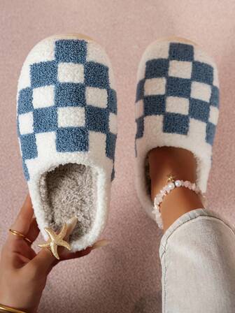 女士棋盘格纹保暖内衬套脚拖鞋，冬季室内休闲穿着保暖防滑