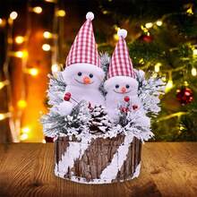 Figuras navideñas de muñecos de nieve de espuma en un tronco de árbol. Adorno de mesa ideal para decorar estantes y mesas. - Rosa - Ver 4