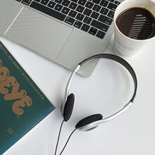 1 pieza Auriculares con cable y micrófono incorporado, plegables, para uso en dispositivos de un solo orificio como teléfono móvil/portátil/MP3/4, adecuados para escenas de aprendizaje/música/llamadas/reuniones, regalo para amigos, auriculares de aprendizaje, auriculares de música, auriculares plegables, auriculares ligeros, micrófono claro, plástico duradero, auriculares monoaurales, profesionales, estudiantes