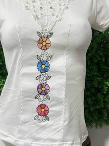 Blusa cuello redondo, manga corta con bordado artesanal lindo de cuatro flores coloridas ideal para un look casual y de diario - Hueso - Ver 2