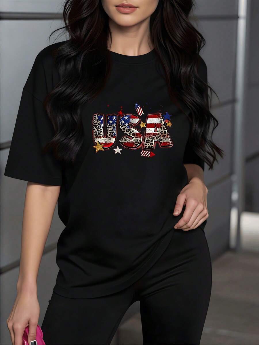 Printed With USA Letters That Combine The Flag And Animal Print Symbolizing Pride, Freedom, And Feminine Energy On A Durable, Comfortable, And Modern 100% Cotton Women's T-Shirt. - 黑色 - 查看 1