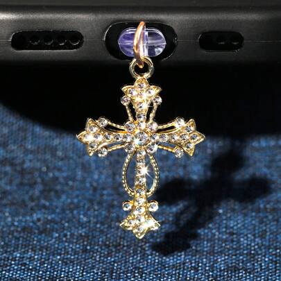 1pc Rhinestone & Pearl Cross Smartphone Dust Plug, Fashionable Vintage Baroque & Gothic Style Hollow Alloy Metal Pendant Accessory, Transparent Silicone Phone Earphone Tablet Kindle Dust Plug Decor, Creative Personalized Fashion Pendant Charm, Waterproof Dustproof For Type-C/Apple Lightning Ports, Compatible With Android/Apple 17/16/15 Series And Other Phone Models, Protects Phone Charging Port, Sturdy And Secure