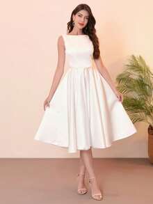 优雅简约 V 型后背婚礼派对纯色修身腰部无袖褶皱船领晚礼服，配腰带