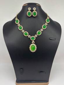 Juego de joyería con forma de rosa de 4 piezas: aretes, collar, pulsera y anillo con piedras de circonita blanca, accesorios para vestido de novia, regalo para la novia, nuevo lanzamiento en Medio Oriente, Dubái, Arabia Saudita