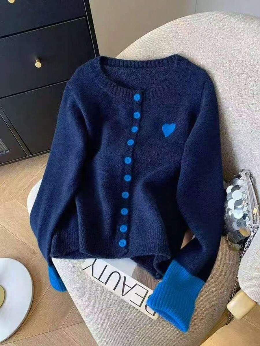 女式简约拼色心形刺绣长袖针织毛衣