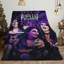 Manta de felpa inspirada en la lucha libre de Rhea Ripley. Diseño de logotipo y nombre exclusivo en morado y negro. Colcha suave para todas las estaciones. Lavable a máquina. Regalo para fans. Viajes y uso (oficialmente). 280 g/m². - Multicolor1 - Ver 4