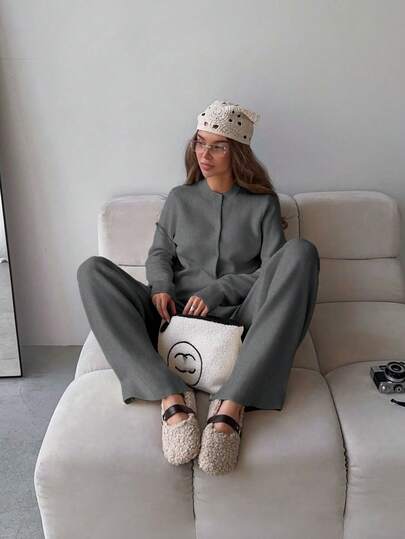 两件套女士纯色休闲优雅商务办公居家外出约会返校套装，圆领纽扣长袖开衫搭配长裤，深灰色，适合外出、约会、度假、日常穿着、派对、节日、Y2K时尚、女士度假装、女士节日装、女士演唱会装、女士情人节装、新年装、女士狂欢节装、春季装、夏季装、女士办公装。