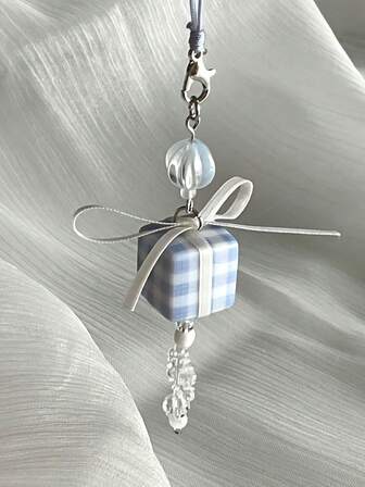 雪花礼盒挂件少女心小众风手机链礼物挂件，新款甜美小礼盒雪花钥匙扣挂件创意手机短链配饰包包装饰，甜美少女雪花手机链简约百搭挂件，女士礼物，新款精致钥匙扣可爱包包配饰，钥匙配饰挂件包包配饰挂件