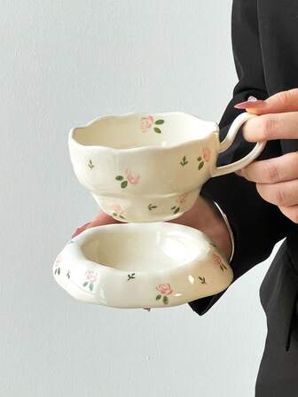 Set de 1 ceașcă și farfurioară din ceramică retro pictate manual, ceașcă și farfurioară de cafea din ceramică, stil francez rural, cu trandafir roz și fundă, margine de ceașcă în formă de petală, farfurioară cu margini florale, potrivită pentru ceaiul de după-amiază zilnic, întâlnirea cu prietenele